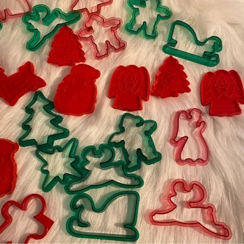 Christmas Cutters Assorted Total Of‎ 31